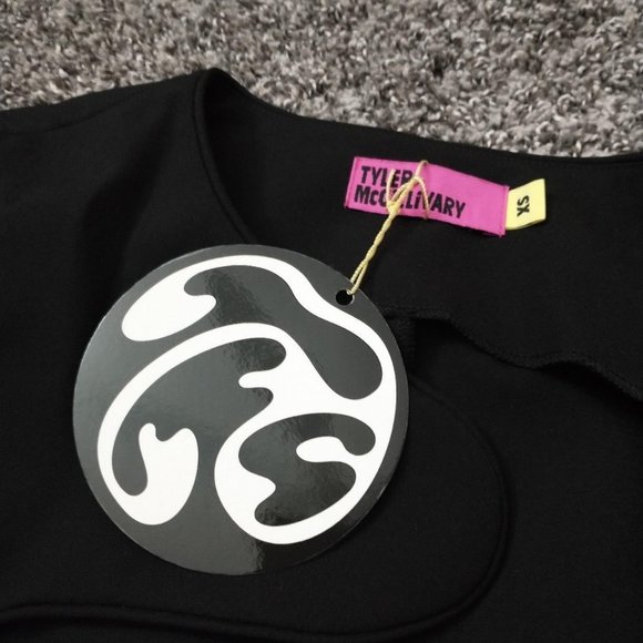 Mara Dress in Black (XS) by Tyler McGillivary - Picture 4 of 5